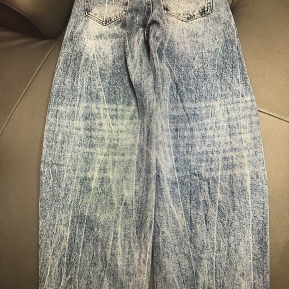 Stylish Blue Acid Wash Women Jeans - Picture 2 of 3